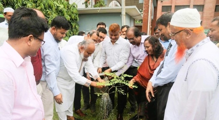 শেকৃবিতে জিয়াউর রহমান ফাউন্ডেশনের বৃক্ষরোপণ কর্মসূচি